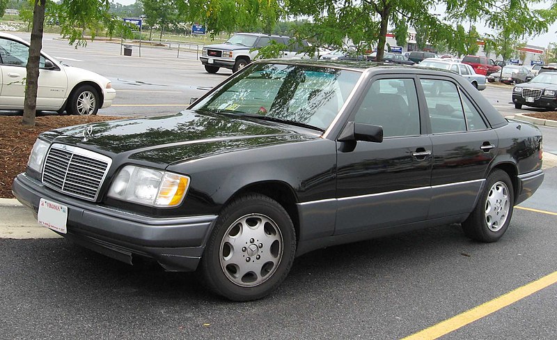 File:94-95 Mercedes-Benz E-Class sedan.jpg