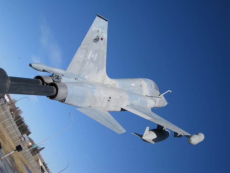 800px-A_fighter_in_Calgary_museum.jpg