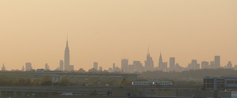 File:Air Train Manhattan Skyline.JPG