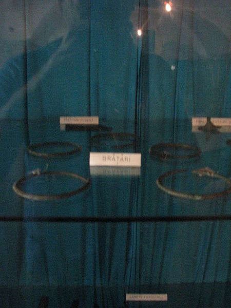 File:Aiud History Museum 2011 - Bracelets.JPG