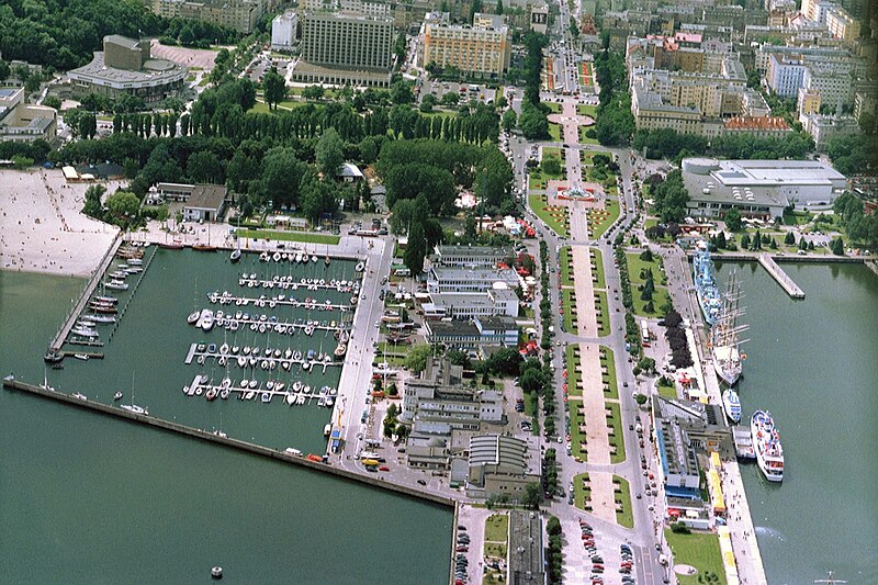 File:Aleja Jana Pawła II, Gdynia (zdjęcie lotnicze, 2007).jpg