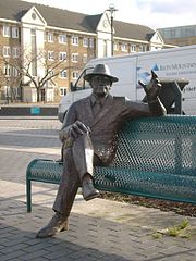Alfred Salter Statue.jpg