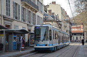 Alsthom TFS na przystanku Verdun-Préfecture w Grenoble.