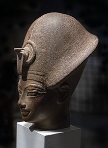 Amenhotep III au khépresh, idem. Quartzite rouge. British Museum