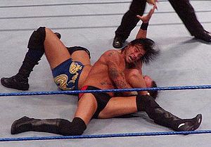 CM Punk executando o Anaconda Vice.