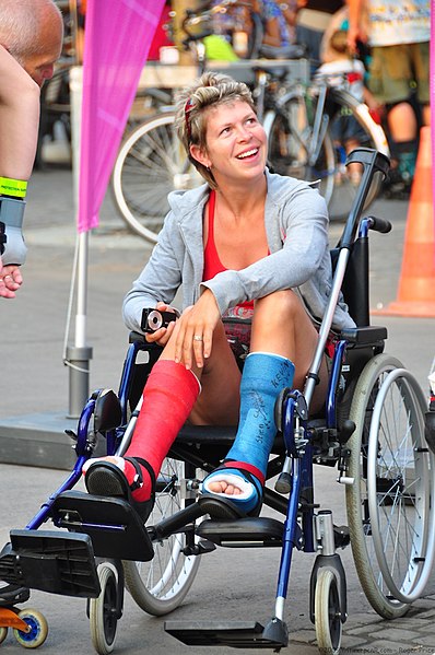File:Antwerp on wheels - Matching broken legs! (3899178342).jpg