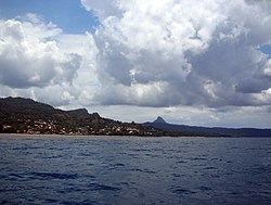 Vista della baia di Bouéni.