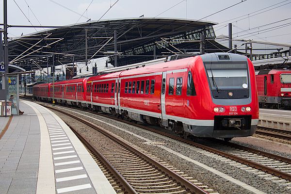 Эс фор. Поезд Deutsche Bahn. Эс104.