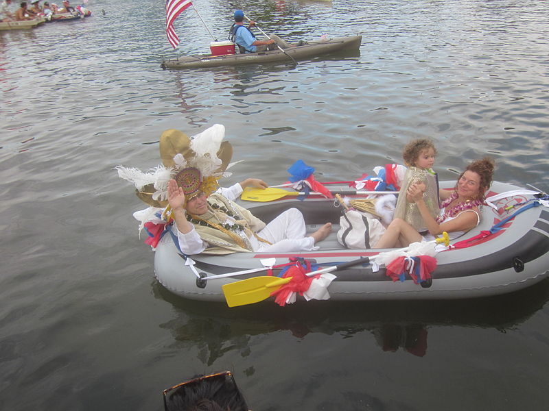 File:Bayou St John 4th of July 2013 King Kolossus Family Boat.JPG