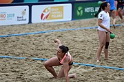 Deutsch: Beachhandball Europameisterschaften 2019 (Beach handball Euro); Tag 5: 6. Juli 2019 – Frauen, Platzierungsspiel für die Ränge 17–20, Nordmazedonien-Slowenien 0:2 (10:13, 9:15) English: Beach handball Euro; Day 5: 6 July 2019 – Placement Match/Cross Match for rank 17–20 Women – North Macedonia-Slovenia 0:2 (10:13, 9:15)