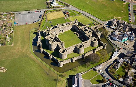 Curtain wall (fortification)