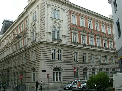 So kommt man zu dem Bezirksmuseum Rudolfsheim Fünfhaus mit den Öffentlichen - Mehr zum Ort Hier