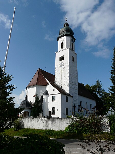 File:Bidingen - Kirche v NO 220812.JPG