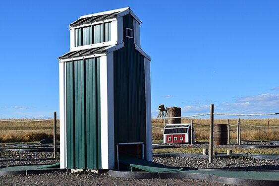 Grain elevator vs. Barn (Alberta, Canada)