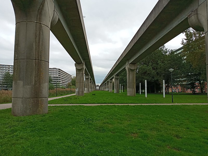 File:Bijlmerdreefmetrobrug 15 oktober 2020b.jpg