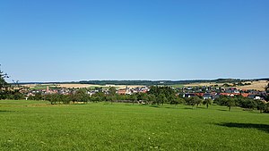 View over the Assamstadt nature reserve to the municipality of the same name (2017)