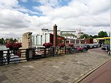 Boerenweteringbrug (nr. 406), met gebouw van roeivereniging De Amstel