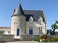 Français : Mairie de Bonzac (ancien moulin à vent), Gironde, France