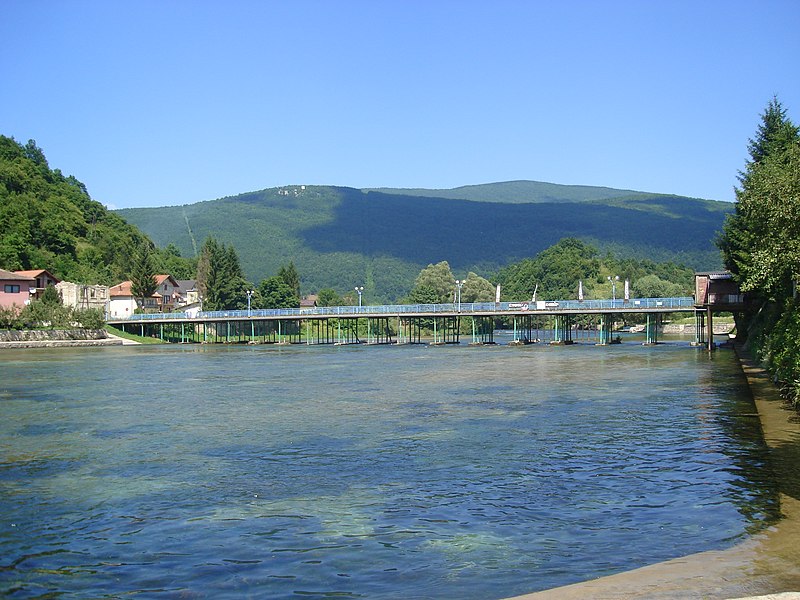 File:Bridge over Una river in Kulen Vakuf.jpg