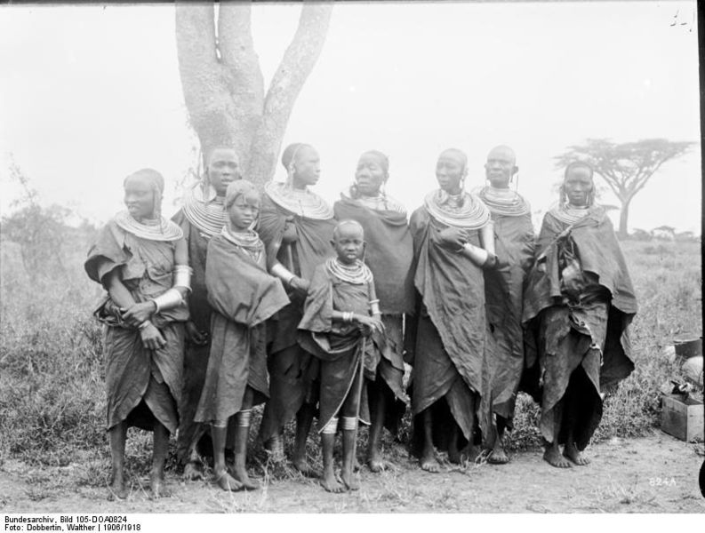 File:Bundesarchiv Bild 105-DOA0824, Deutsch-Ostafrika, Massaifrauen und Kinder.jpg