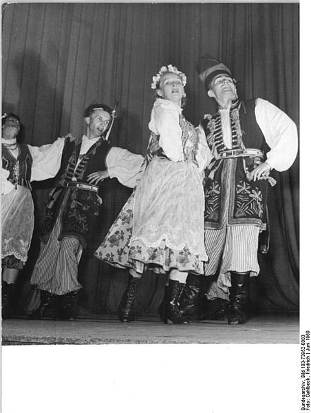 File:Bundesarchiv Bild 183-73952-0003, Zwickau, II. FDGB-Arbeiterfestspiele, polnisches Gewerkschaftsensemble.jpg