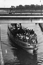 Dampfer beim Einfahren in die Schleuse Zerben 1. Juli 1947