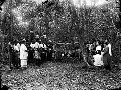 Burial and grave of Robert Louis Stevenson in Samoa, 1894.jpg