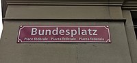 Bundesplatz (Straßenschild in vier Sprachen)