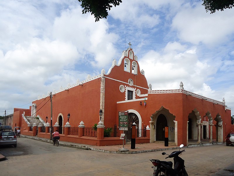 File:Capilla de la Virgen de la Candelaria, Valladolid Yucatán. - panoramio.jpg
