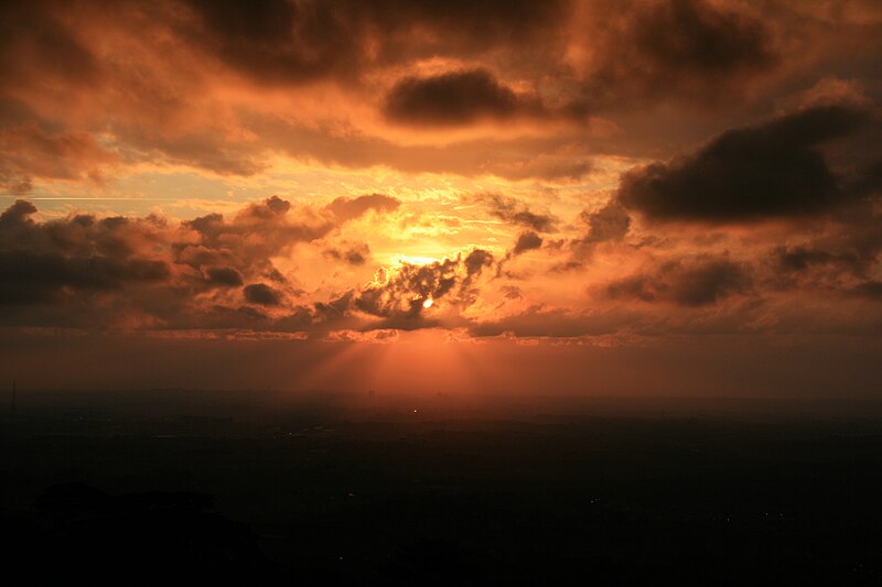 File:Castel Gandolfo tramonto.jpg