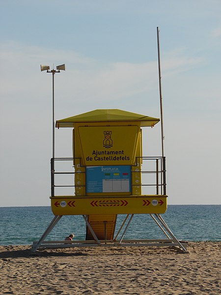 Archivo:Castelldefels lifeguard kiosk 03.jpg