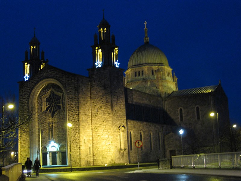 File:Cattedrale di galway, notturno.JPG