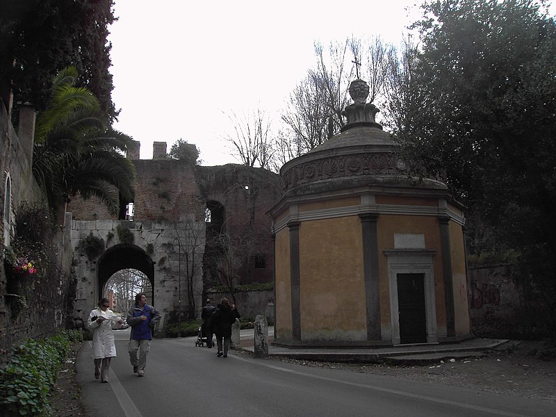 File:Celio - Porta Latina e oratorio di san Giovanni in Oleo 2042.JPG