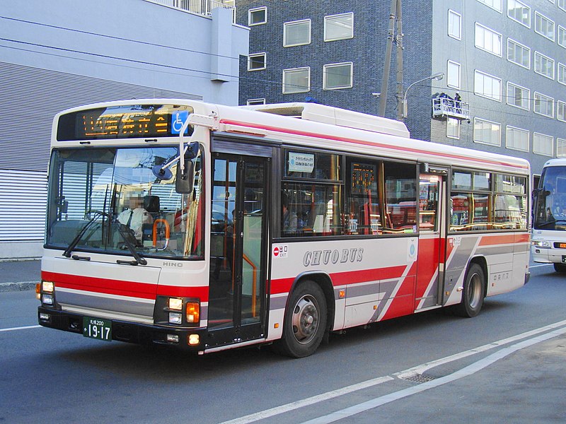 File:Chūō bus S200F 1917.JPG