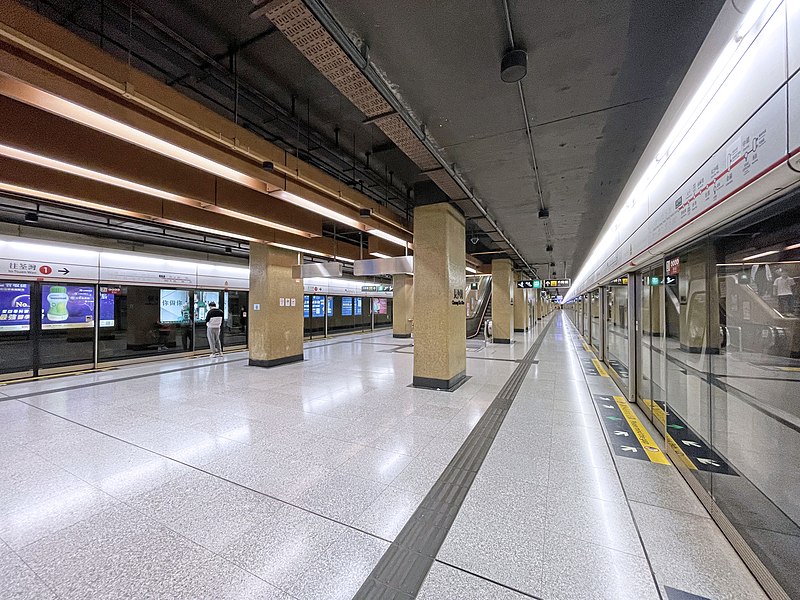 File:Cheung Sha Wan Station platforms 2022 05 part4.jpg