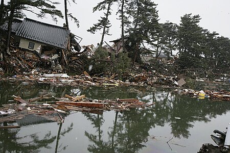 Fail:Collapsed_houses_in_Nobiru.jpg