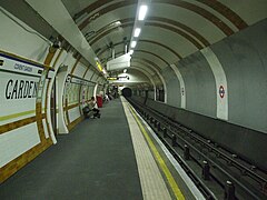 De Piccadilly Line naar het westen