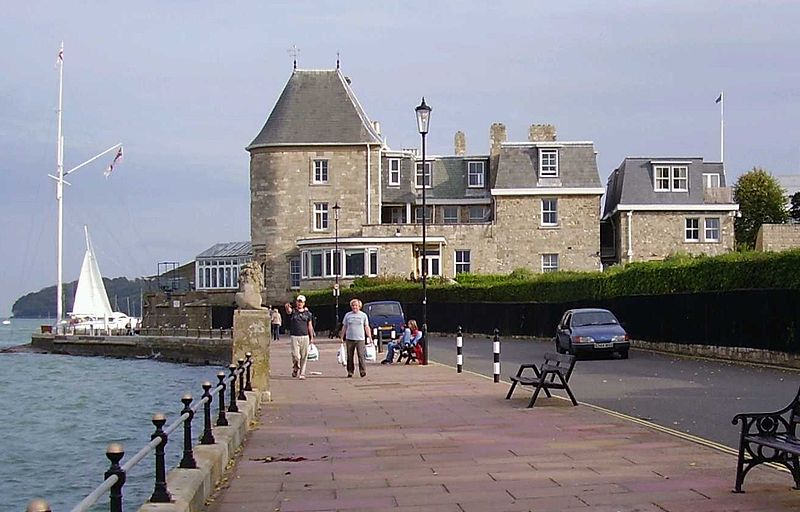 File:Cowes iw esplanade cropped.jpg