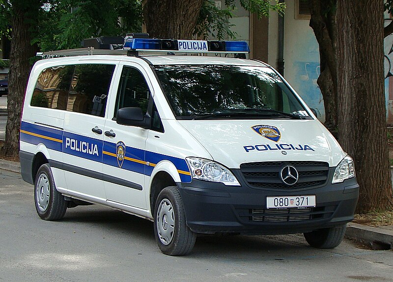 File:Croatia police van (04).JPG