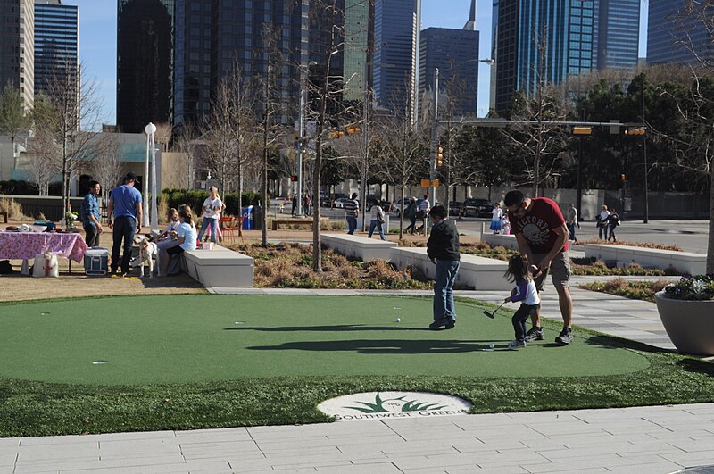 File:Dallas - Klyde Warren Park 19.jpg