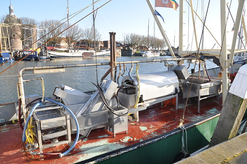 File:De EH 44 ELISABETH ALBERTUS uit 1987 voor de wal in Enkhuizen (04).JPG