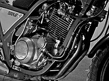 Yamaha SRX600 (1985-1997) motorcycle engine Detail view of a large single-cylinder air-cooled motorcycle engine.jpg