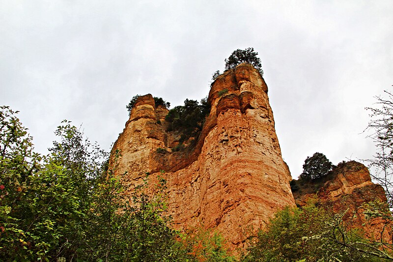 File:Detalle de Las barrancas de Santalla del Bierzo.jpg