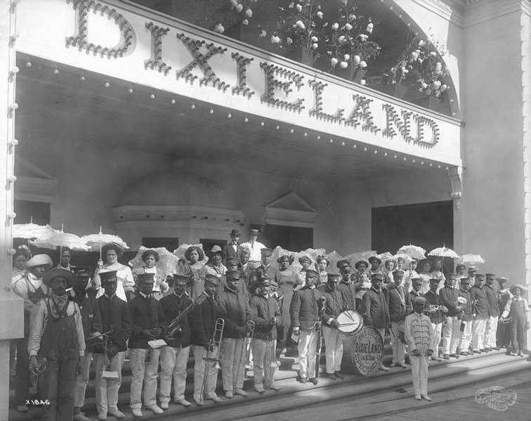 File:Dixieland Building with Lacy's Band, Pay Streak, Alaska Yukon Pacific Exposition, Seattle, 1909 (AYP 475).jpeg