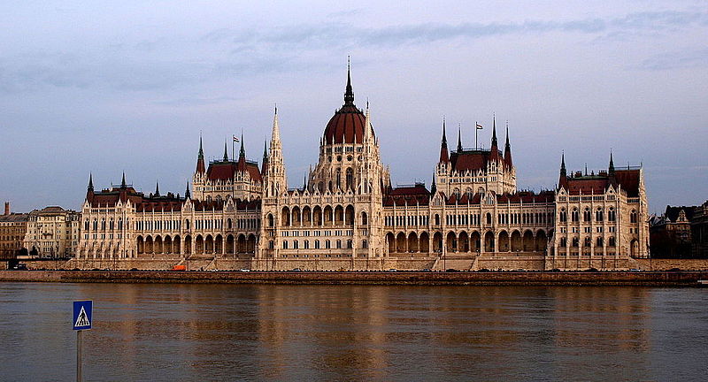 File:Dunaj a Parlament.JPG