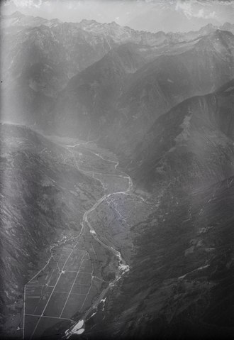 Aerial view (1946) ETH-BIB-San Vittore, Roveredo, Grono, Val Mesolcina-LBS H1-009113.tif