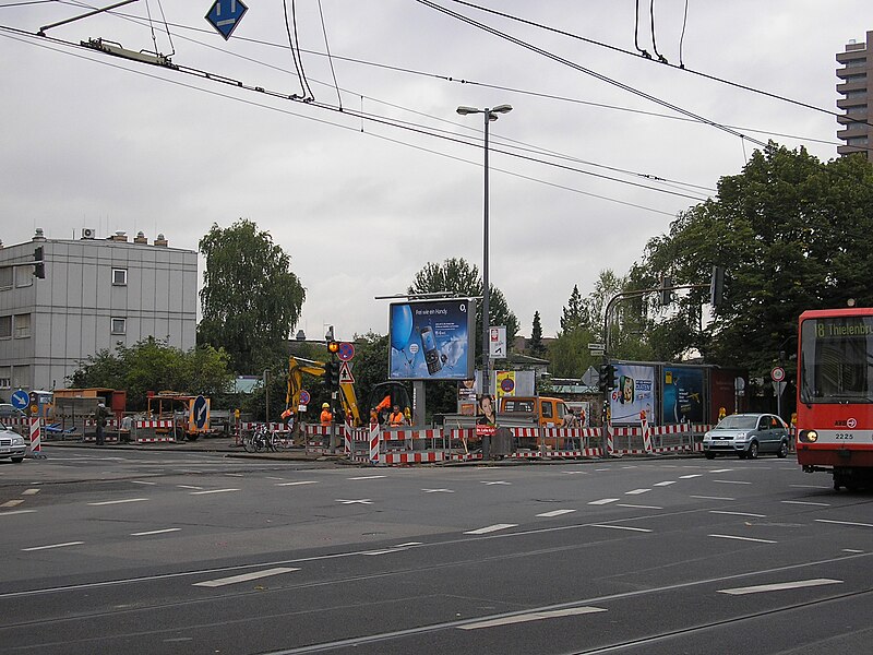 File:Eifelwall - Luxemburger Strasse.jpg