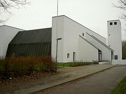 Sådan kommer du til Ellevang Kirke med offentlig transport – Om stedet