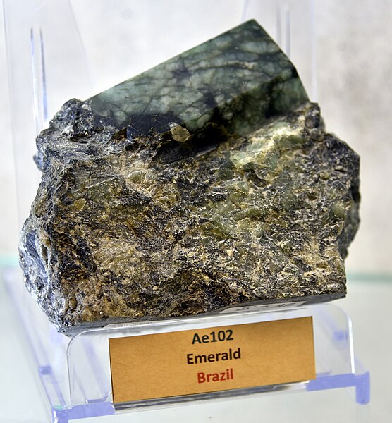 File:Emerald from Brazil. Erbil Stones and Gems Museum, Erbil Citadel, Hawler, Iraq.jpg