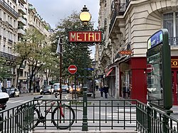 Entrée Station Métro Jasmin Paris 5.jpg